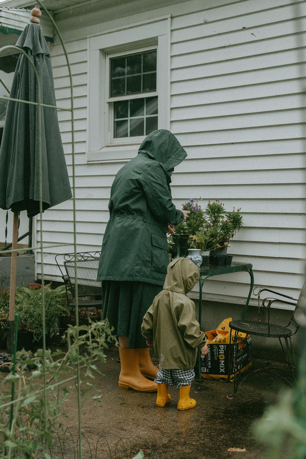 Mom and kid working in the garden by maternity, family, and wedding photographer Elsie Goodman.