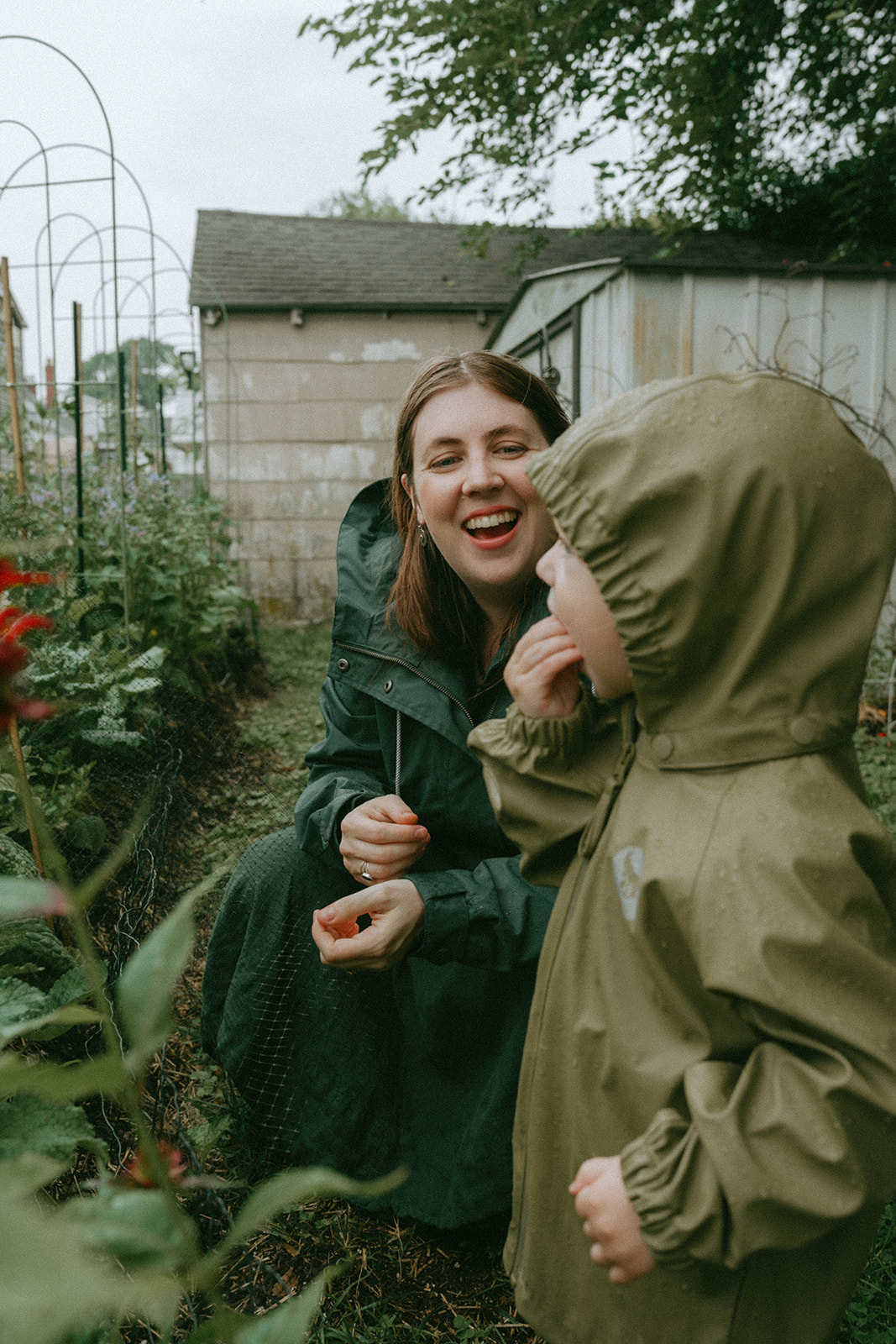 Mom and child in the garden by maternity, family, and wedding photographer Elsie Goodman.