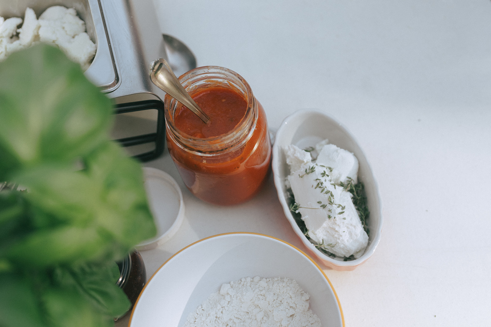 Close-up of pizza ingredients by couples photographer, Elsie Goodman.