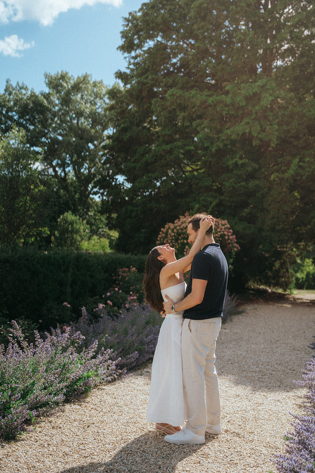 Man and woman embracing during Planting Fields Arboretum proposal photos
