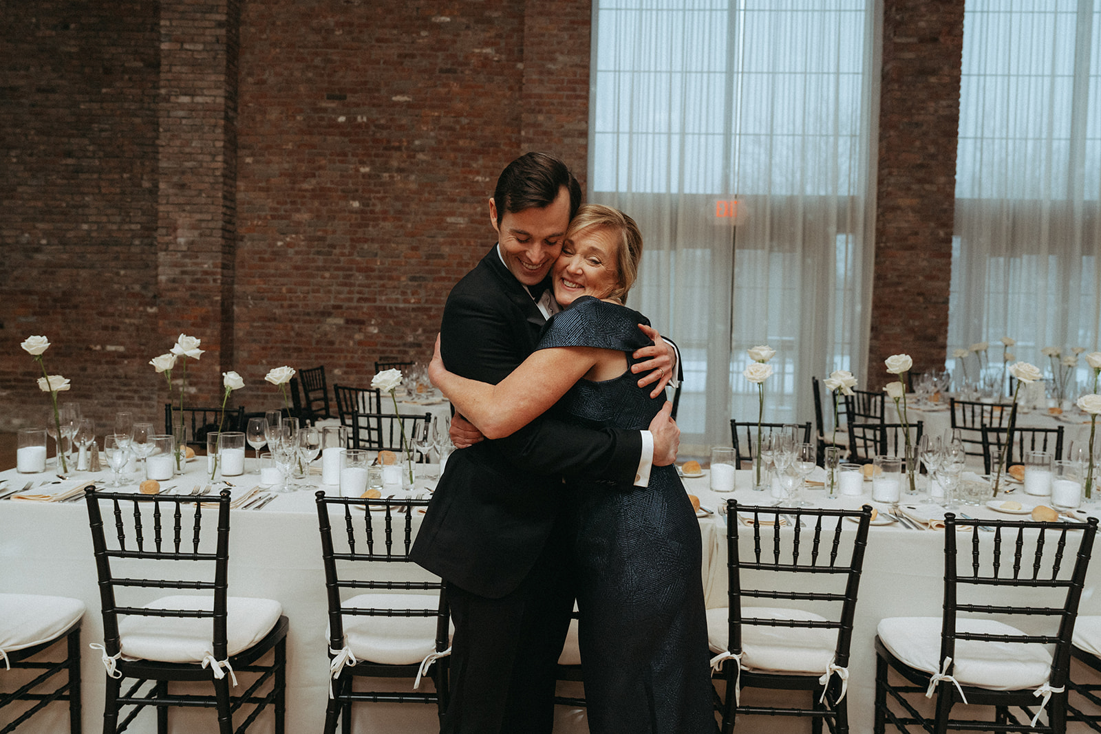 groom hugging mom during family formals, a key entry on the wedding shot list